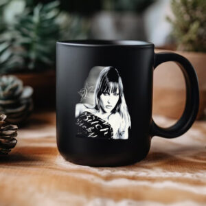 Victoria De Angelis Please I'm A Star Mug3