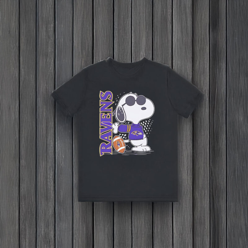 Snoopy Baltimore Ravens standing T-shirts